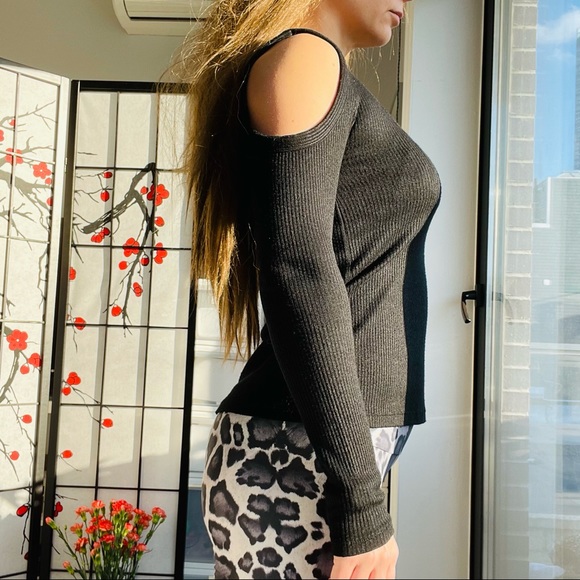 rag & bone Cut Out Cold Shoulder Crew Fitted Black Sweater Long Sleeves Stretchy - Picture 6 of 16